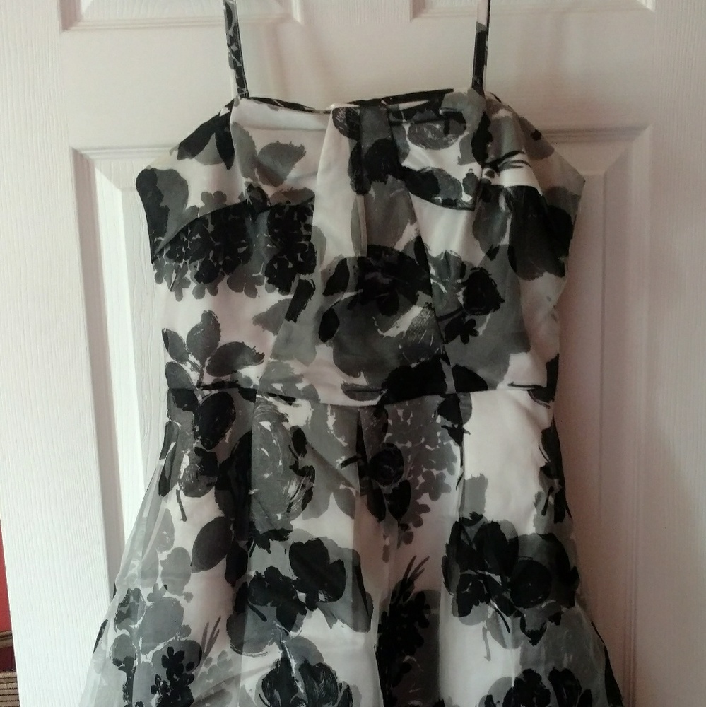 WHBM black & white flower print dress